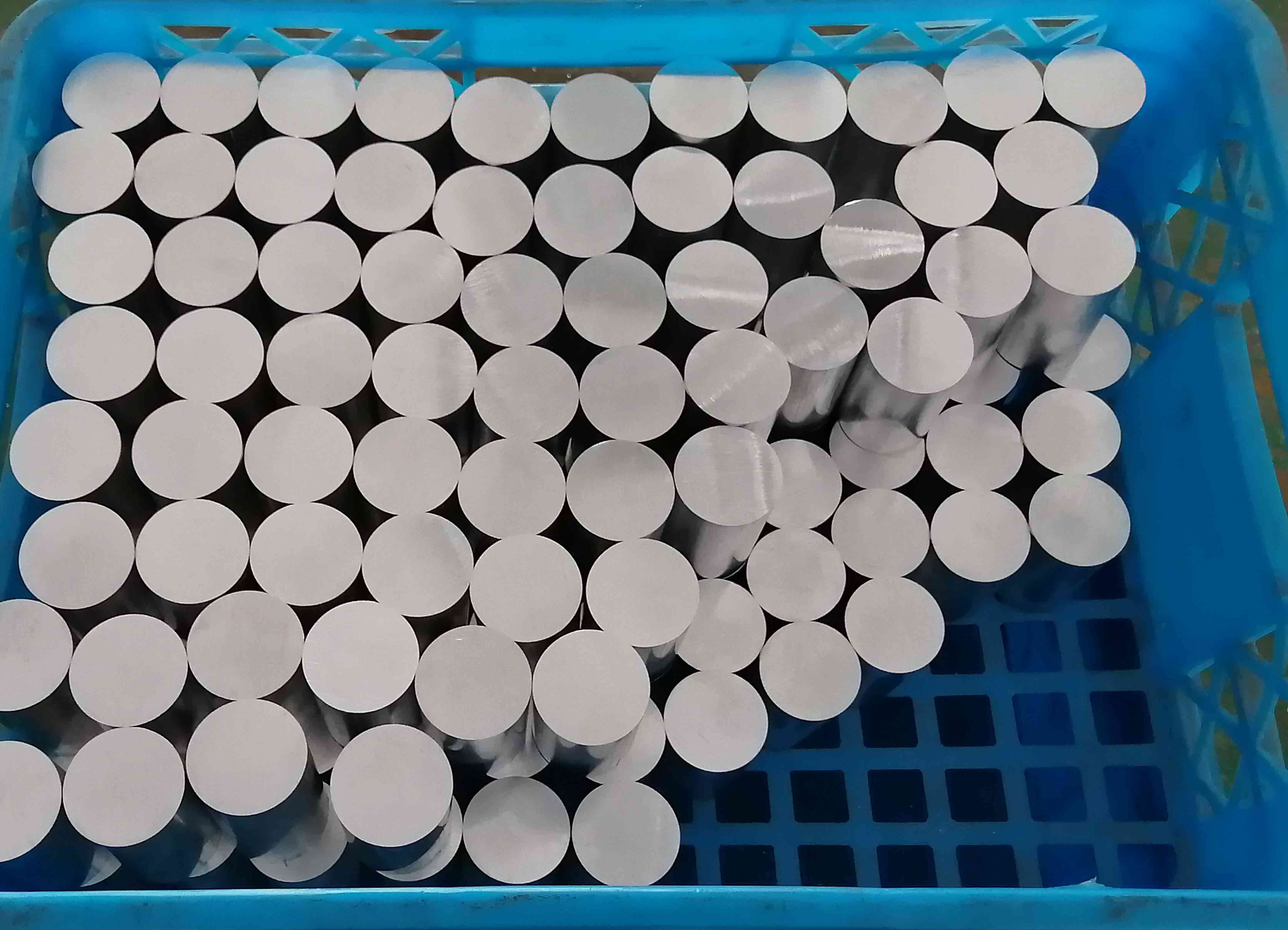 【浙江】一臺(tái)全自動(dòng)切鋁機(jī)SDY- Q400實(shí)現(xiàn)散熱器、鋁方管、 實(shí)心棒料鋸切使用