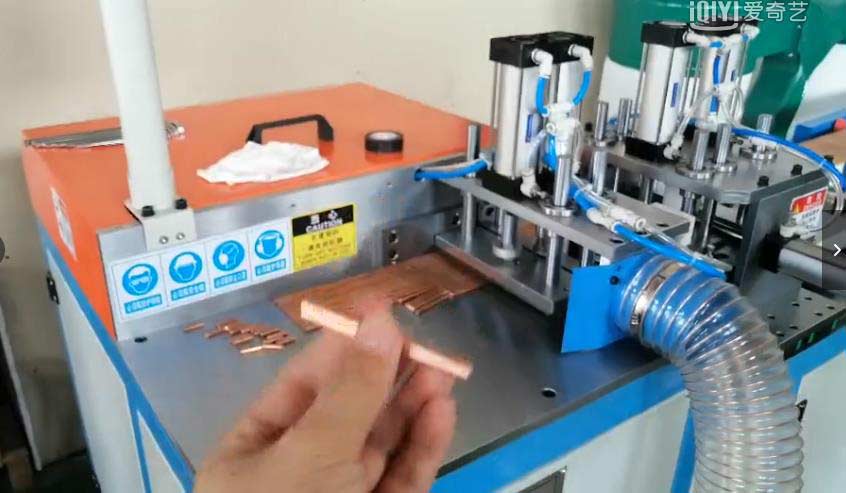 走進銅料全自動切割機鋸切現場-銅材那么貴，你還敢浪費？