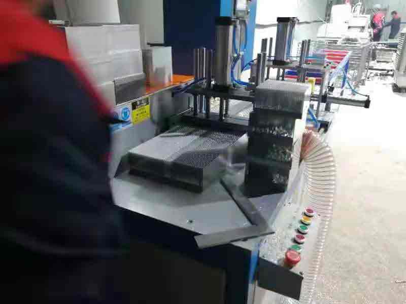 鋁型材散熱器切割最怕毛刺卷邊?帶你走進(jìn)我司客戶現(xiàn)場