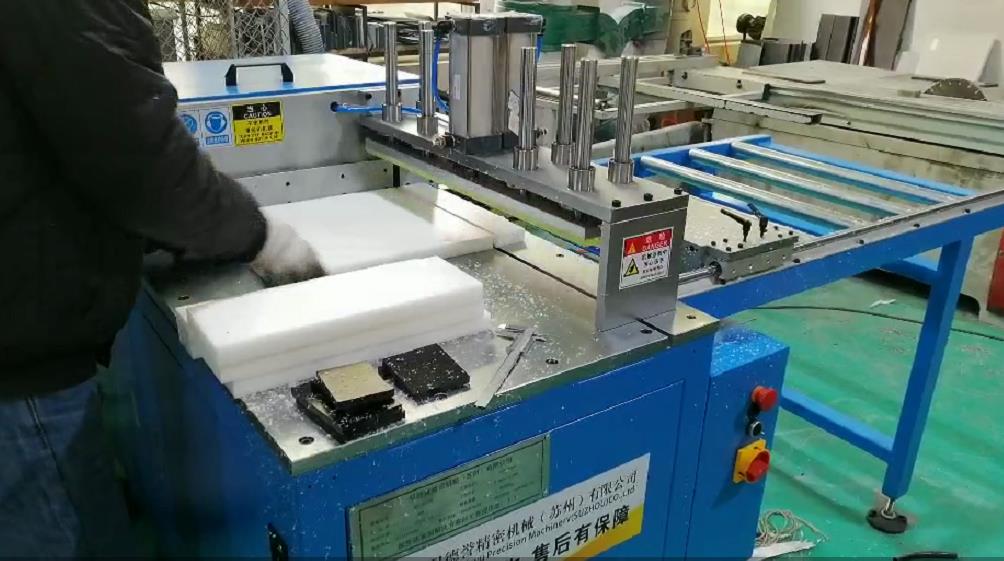 一款非常適合切割塑料PVC的型材切割機(jī),滿足用戶需求
